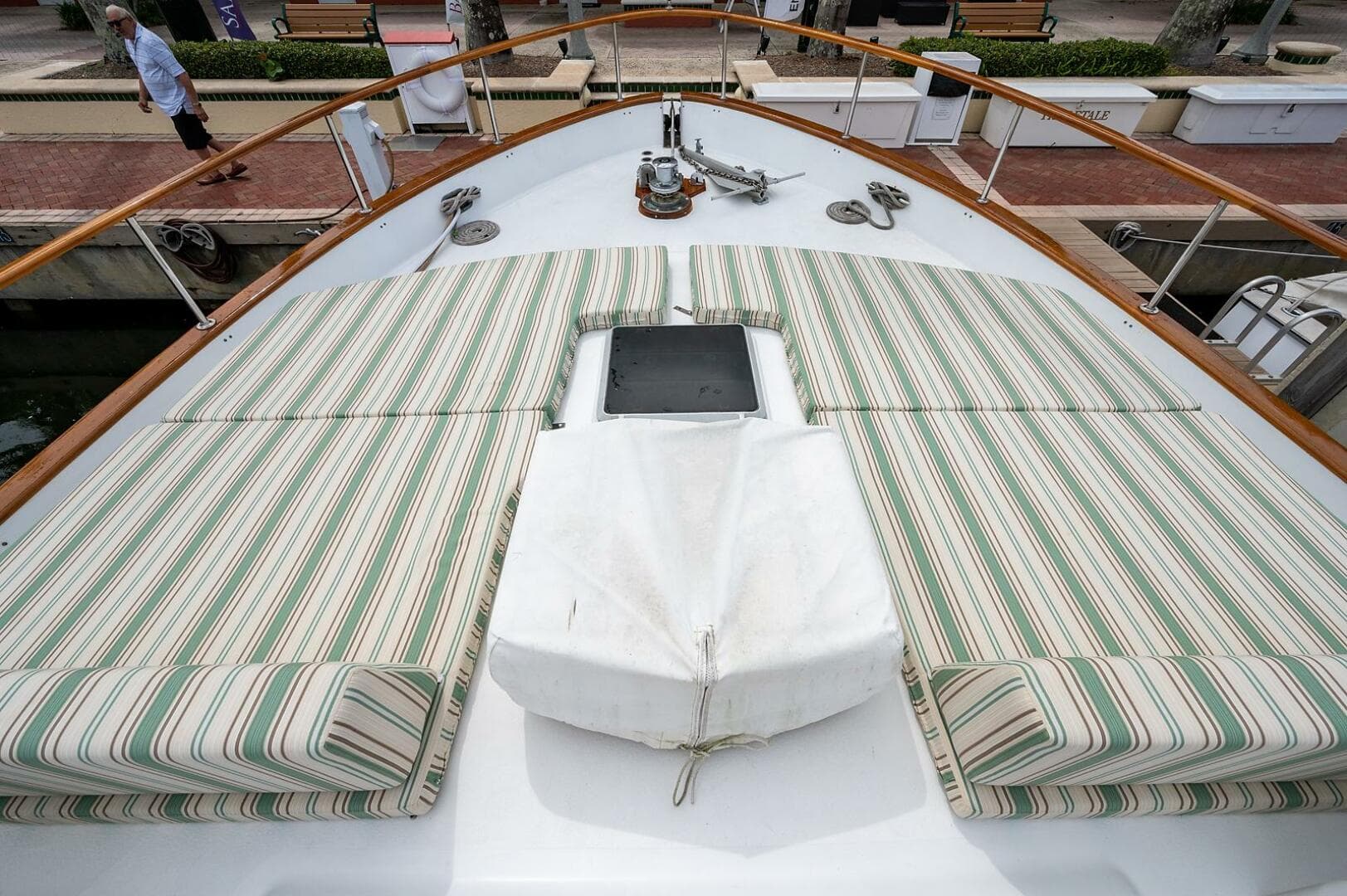 1986 Tollycraft Pilothouse