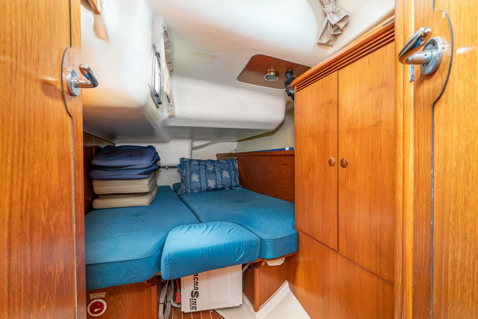 2001 Jeanneau 43 Sun Odessey
