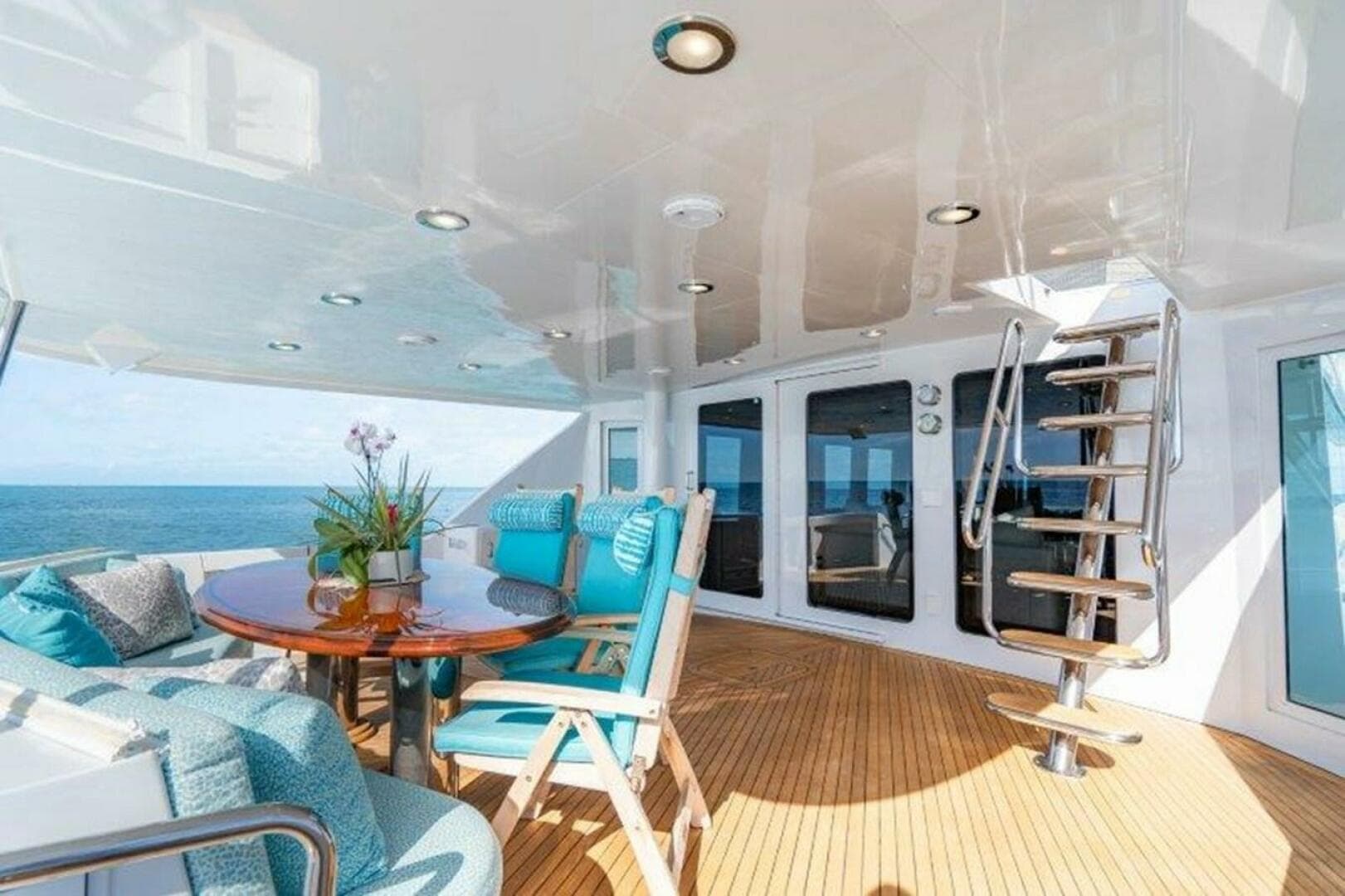Main Deck Aft Dining