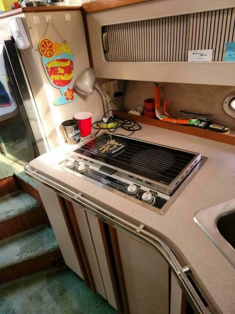 1989 Cruisers Yachts Esprit 3270