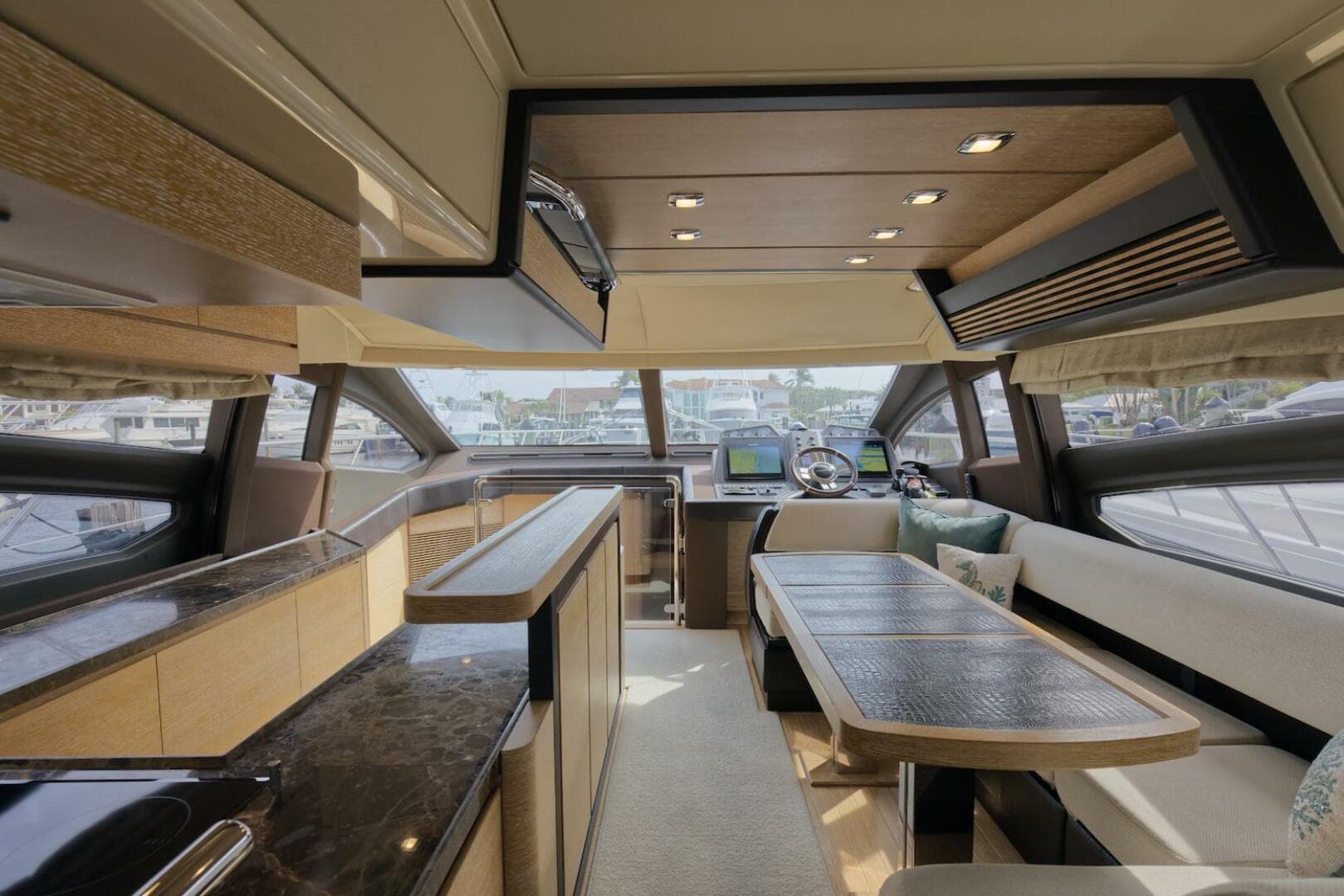 2015 Azimut 64 Flybridge