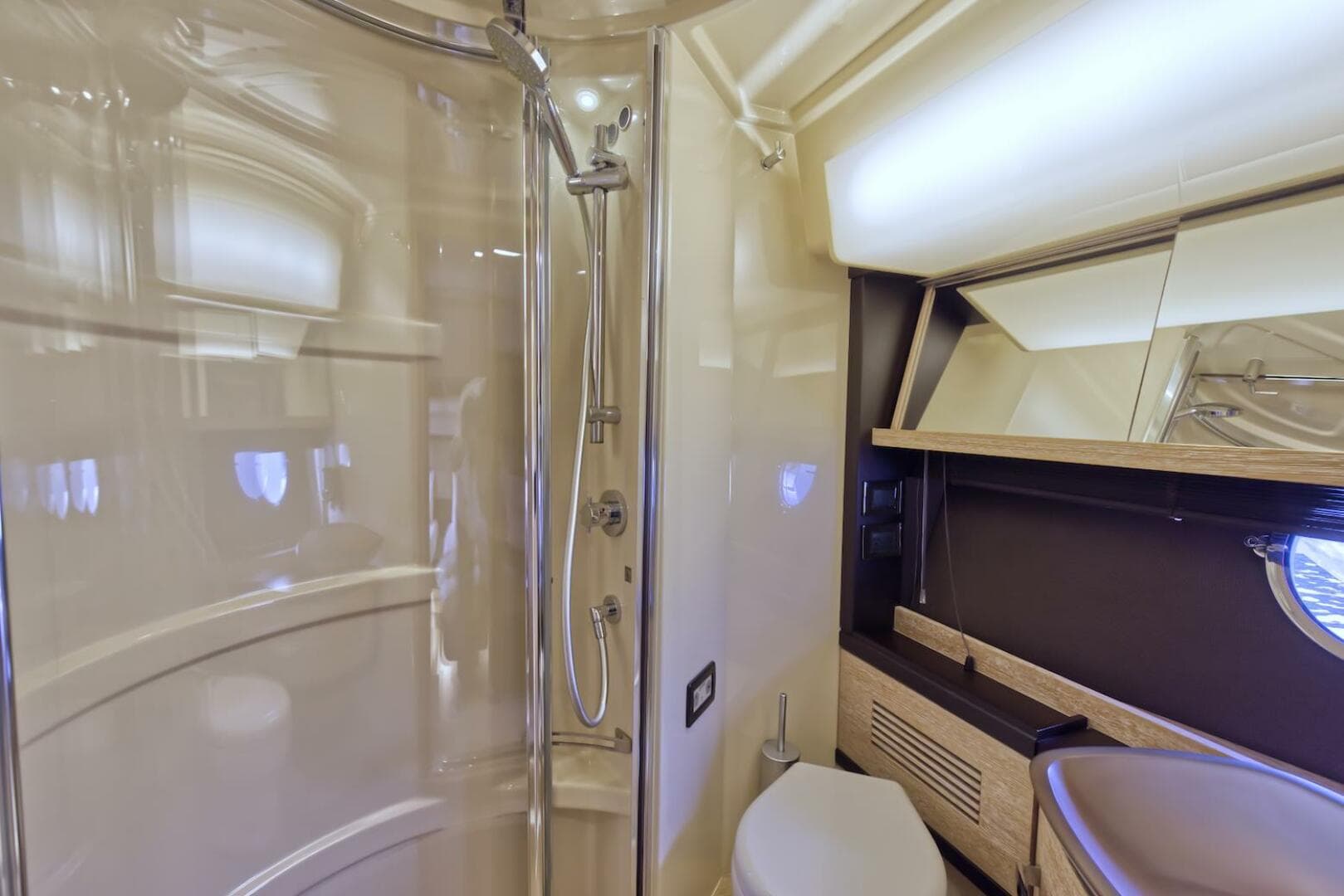 2015 Azimut 64 Flybridge