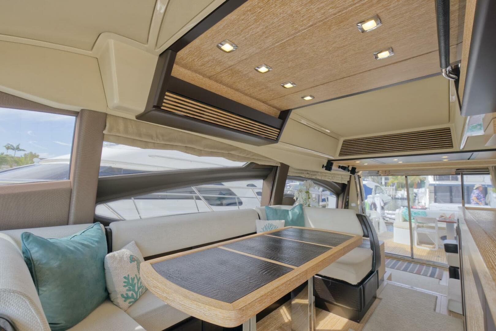 2015 Azimut 64 Flybridge