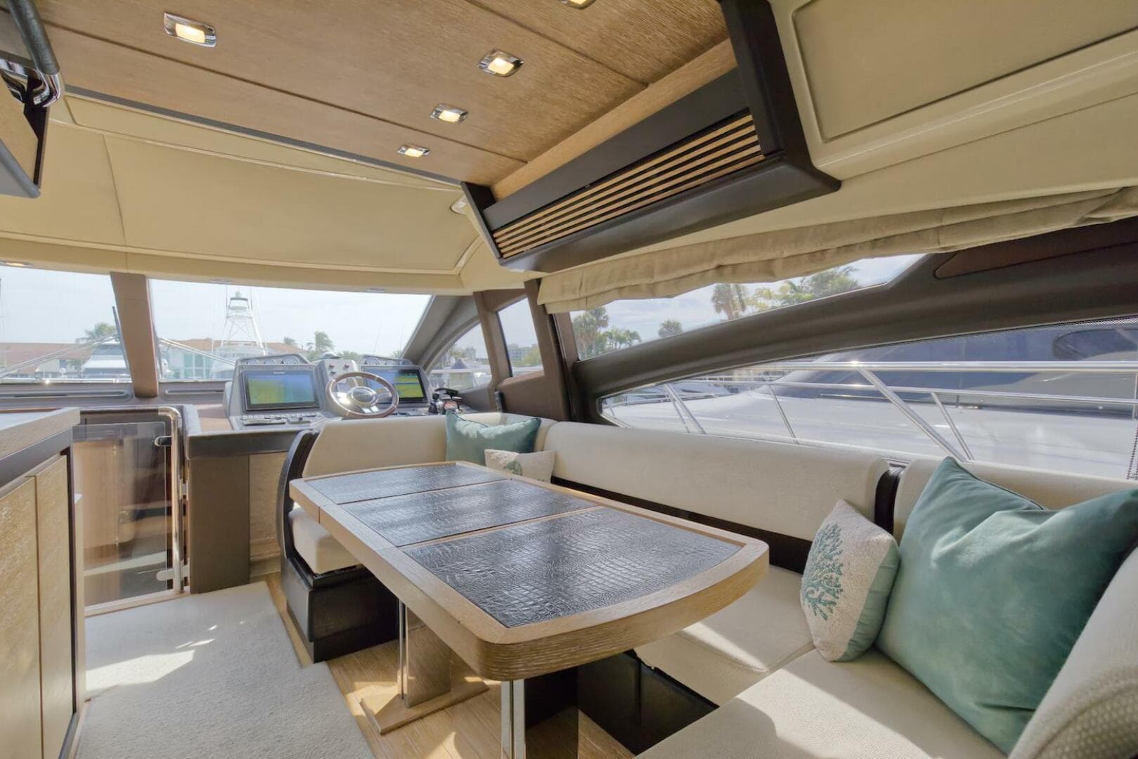 2015 Azimut 64 Flybridge