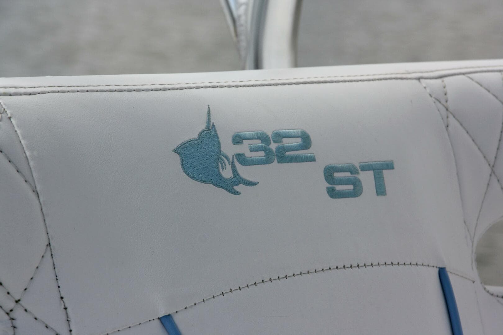 32 Contender 32ST- Seating 