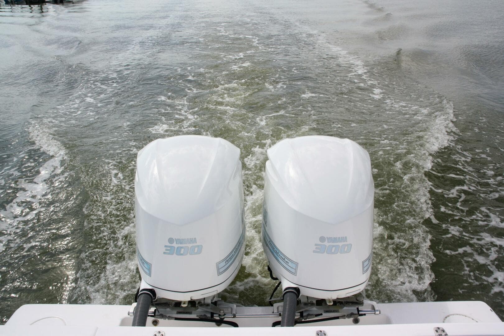 32 Contender 32ST- Engines