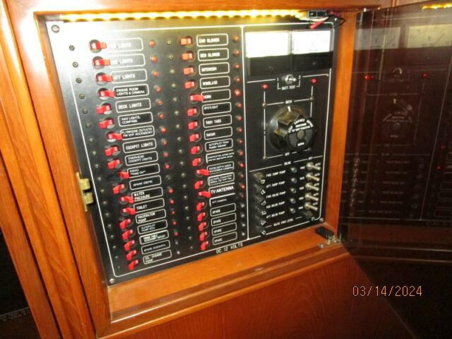 48' Camargue electrical panel2