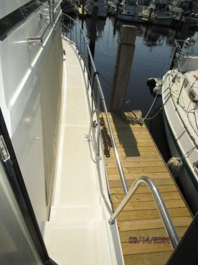 48' Camargue starboard side deck2