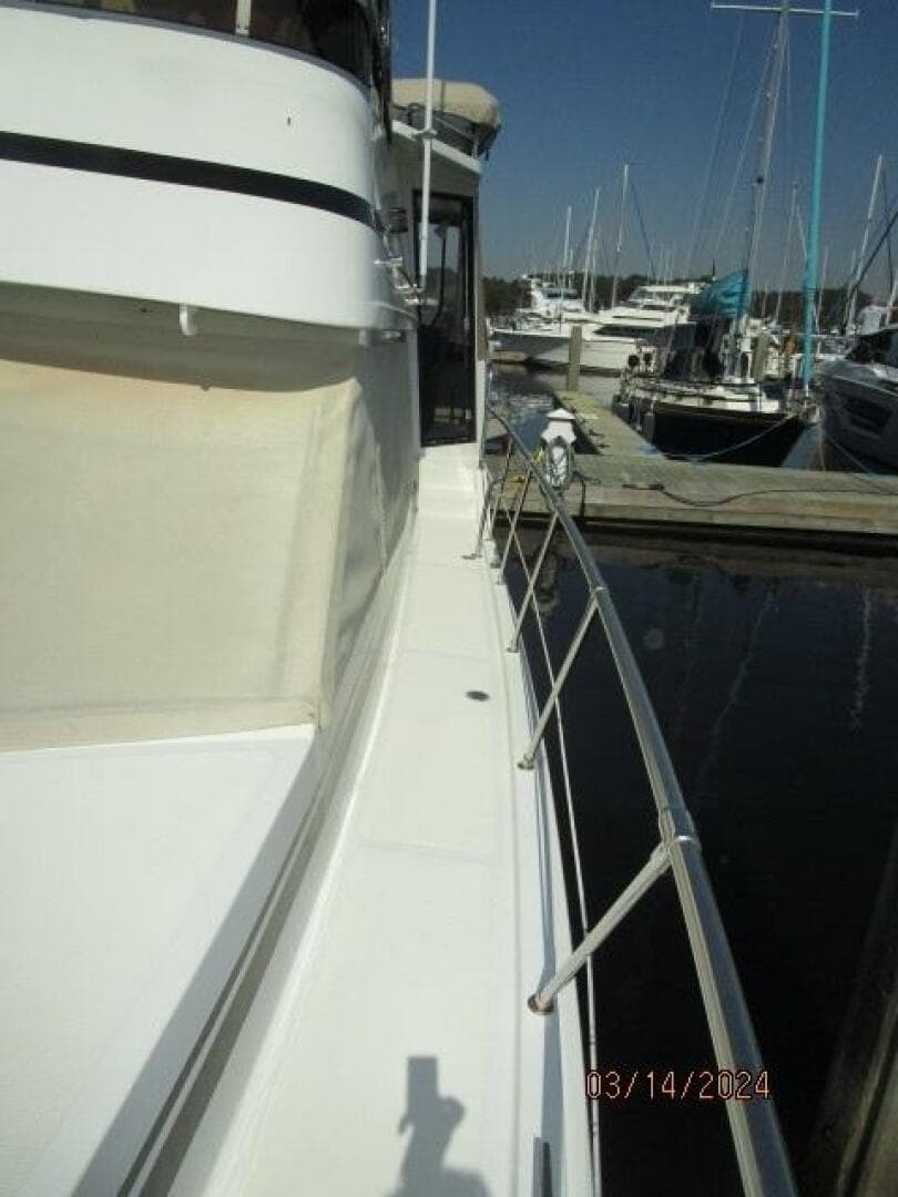 48' Camargue port side deck1