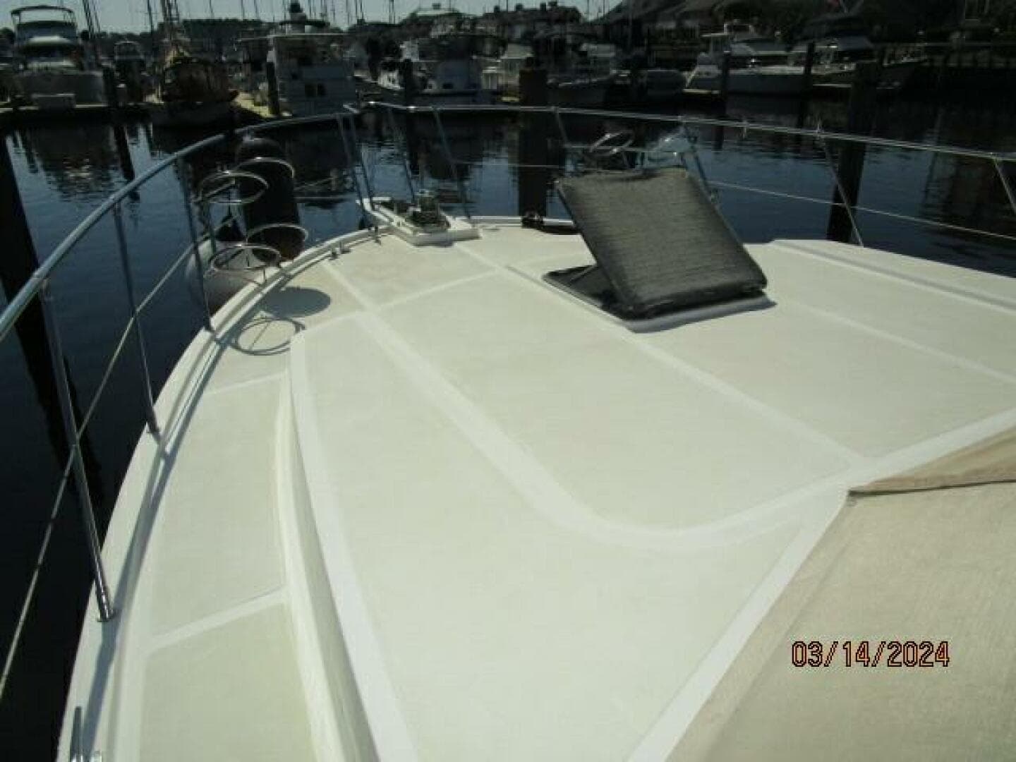 48' Camargue foredeck1