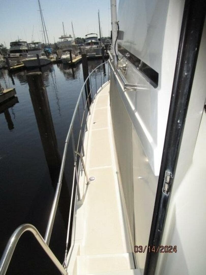 48' Camargue port side deck2