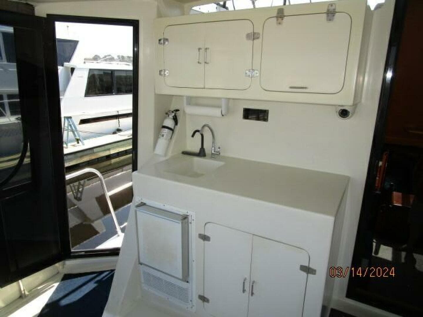 48' Camargue sundeck wetbar
