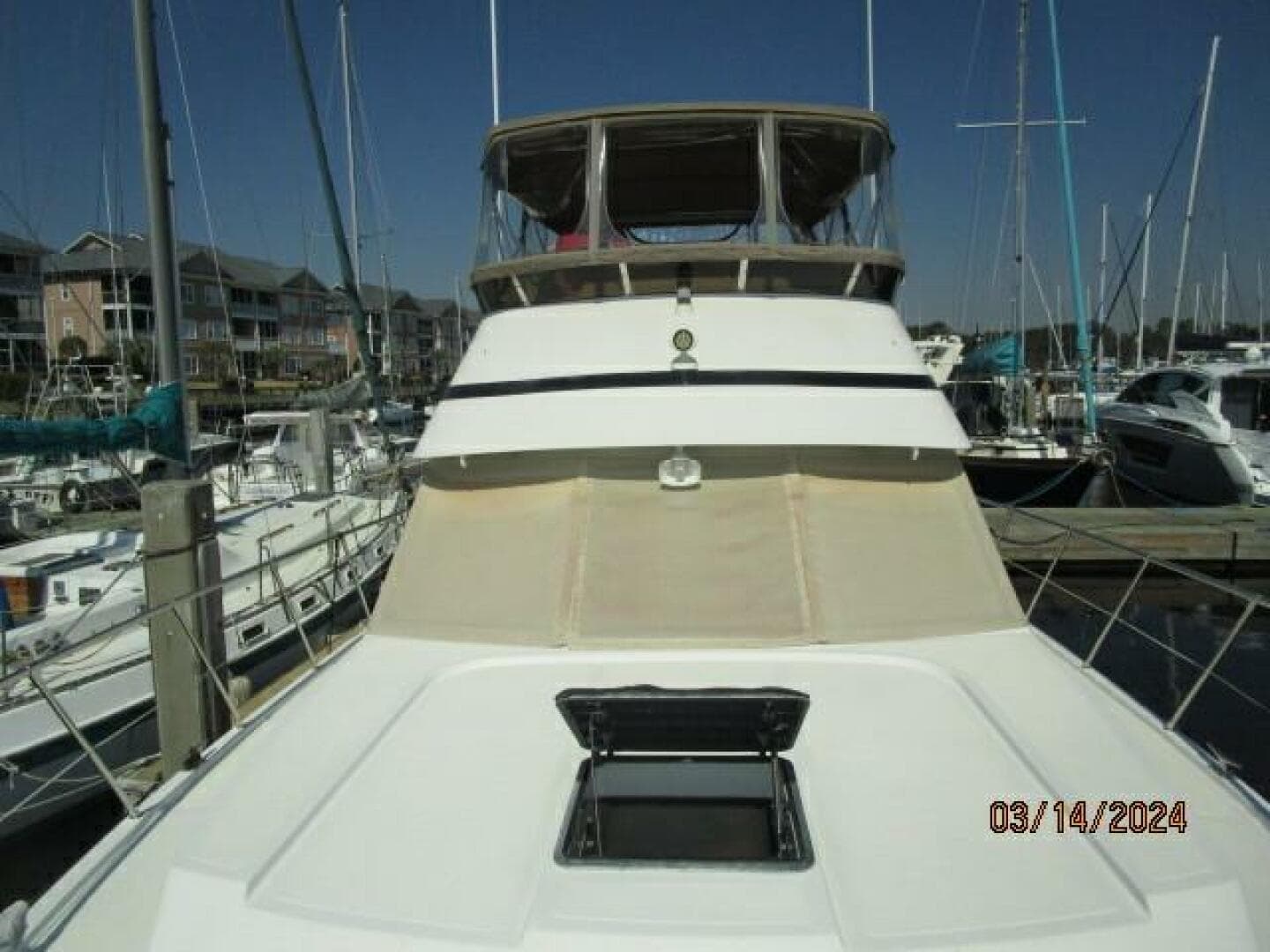 48' Camargue foredeck aft