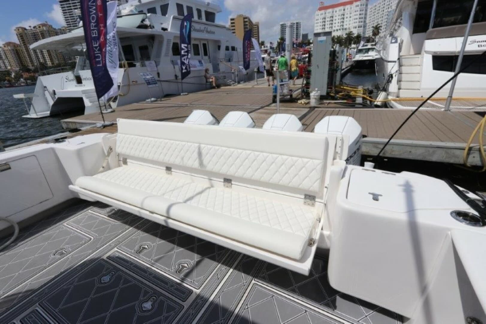 2019 Intrepid 475 Sport Yacht