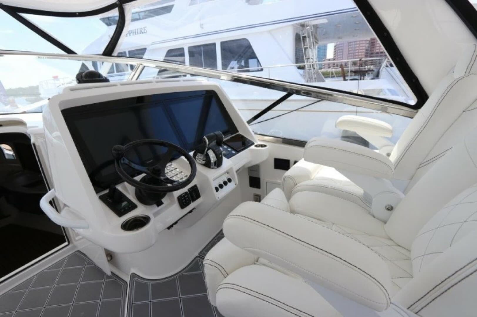 2019 Intrepid 475 Sport Yacht