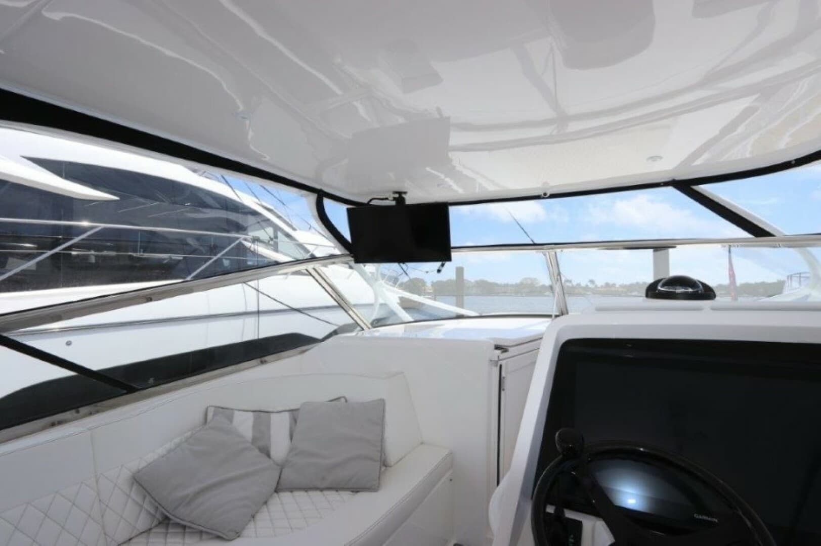 2019 Intrepid 475 Sport Yacht