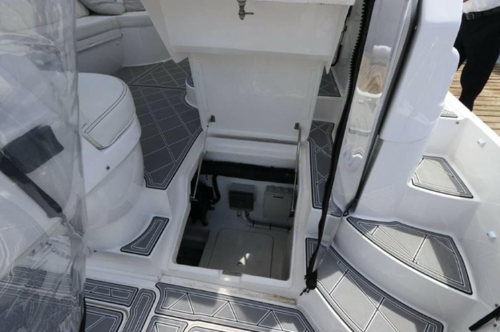 2019 Intrepid 475 Sport Yacht