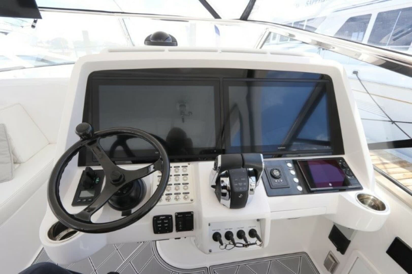 2019 Intrepid 475 Sport Yacht