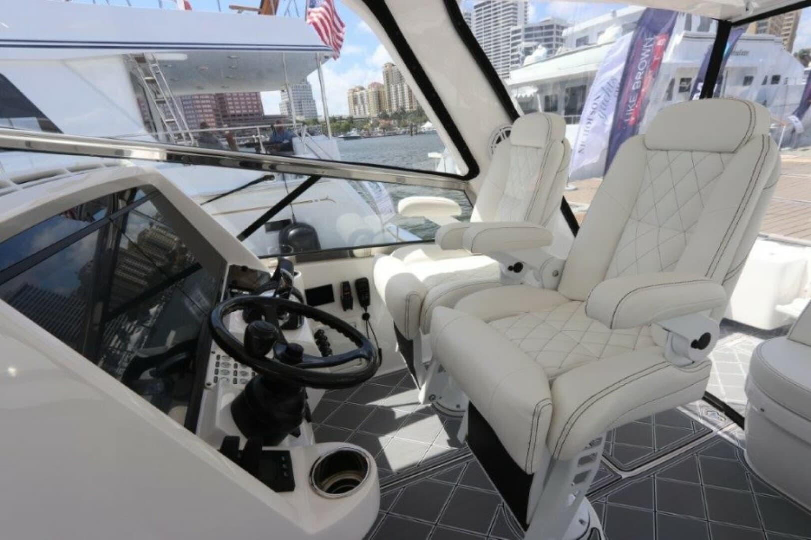 2019 Intrepid 475 Sport Yacht