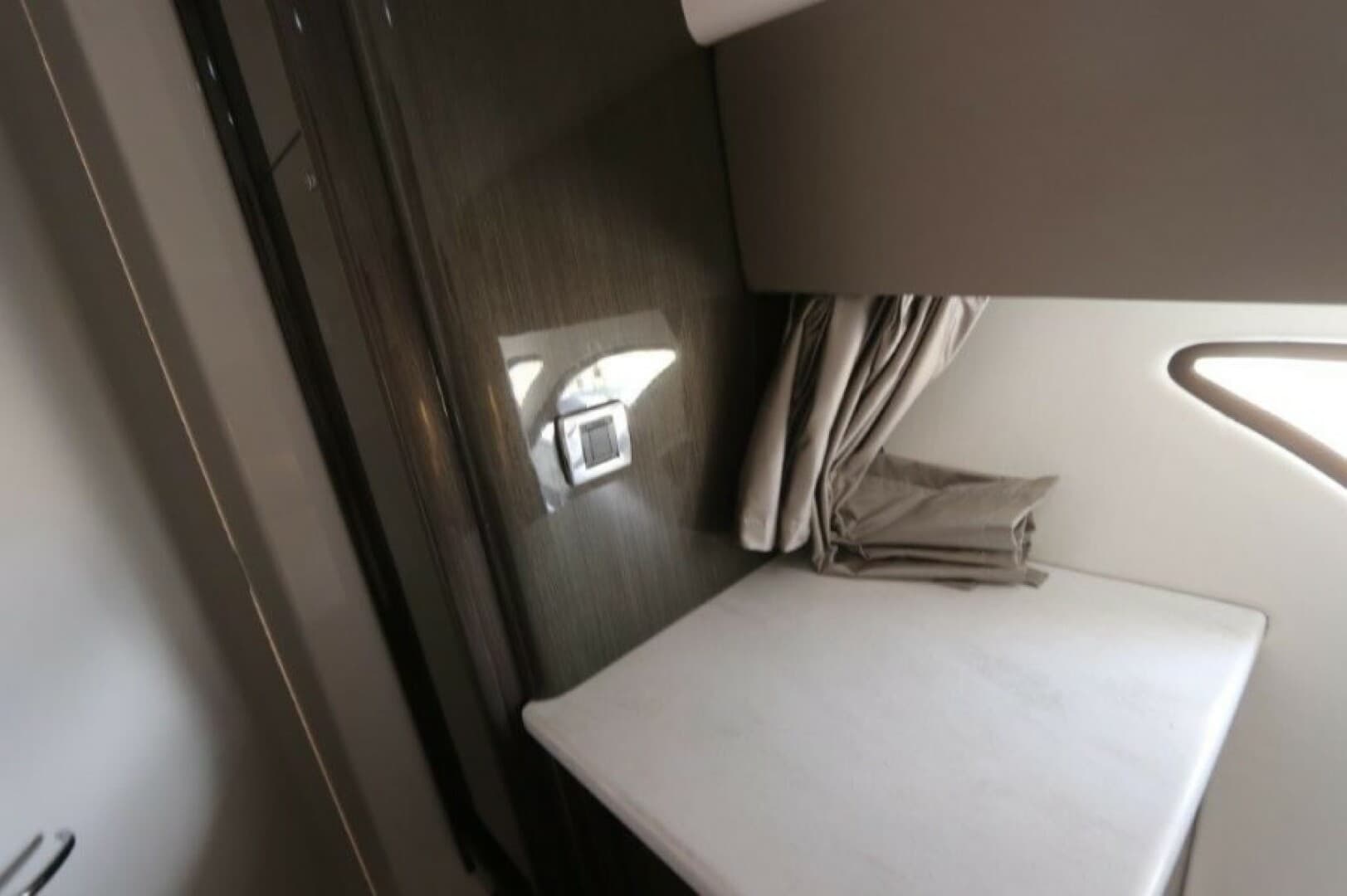 2019 Intrepid 475 Sport Yacht