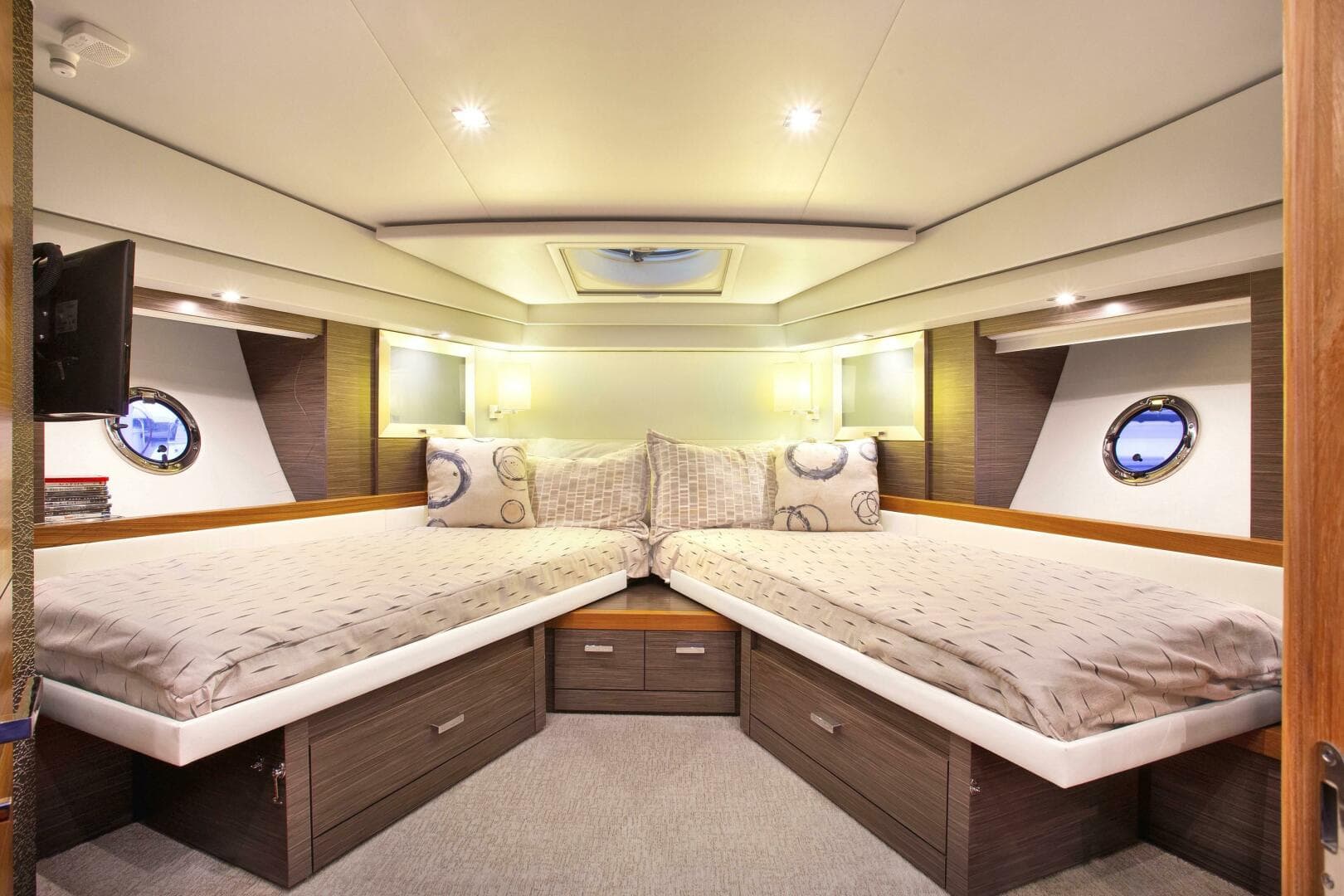 2019 Tiara Yachts 53 Coupe