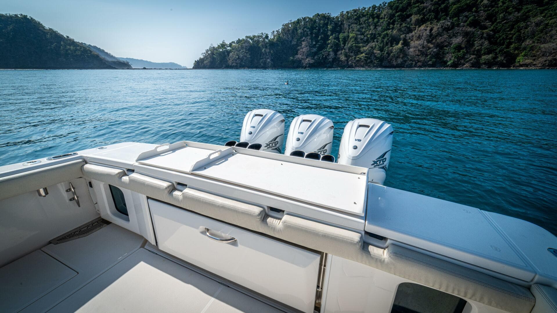 2021 Solace 41 Center Console