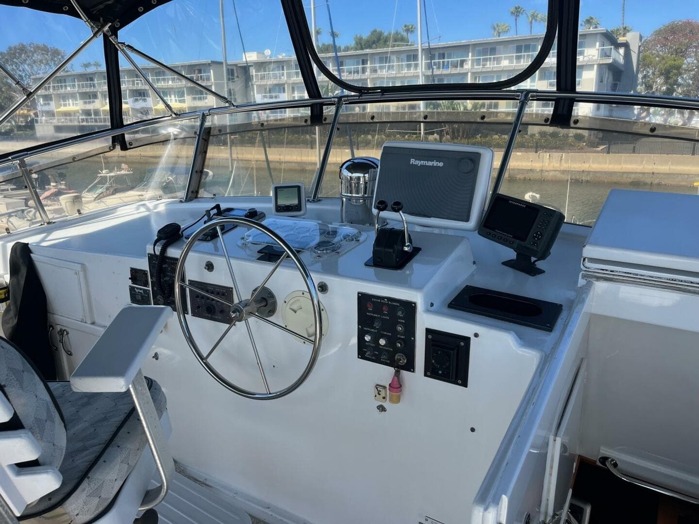 1986 Hatteras 70' Cockpit Motor Yacht