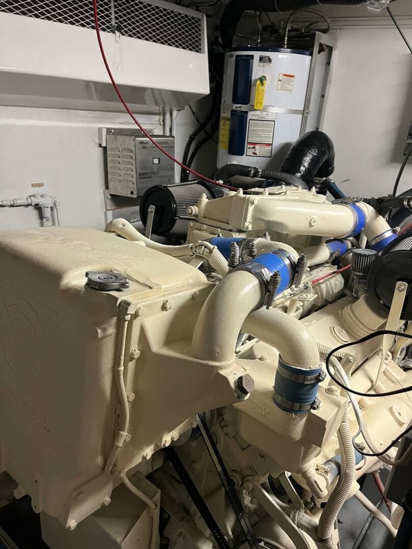 1986 Hatteras 70' Cockpit Motor Yacht