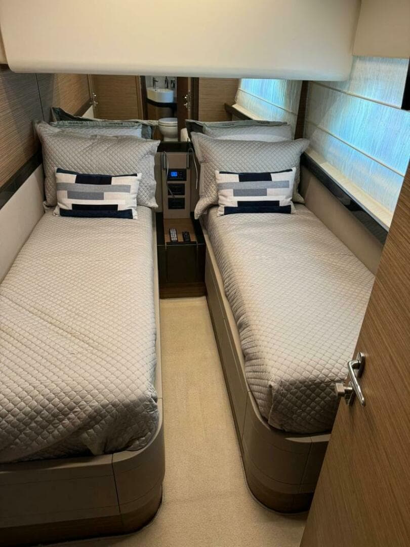 2016 Ferretti Yachts 550