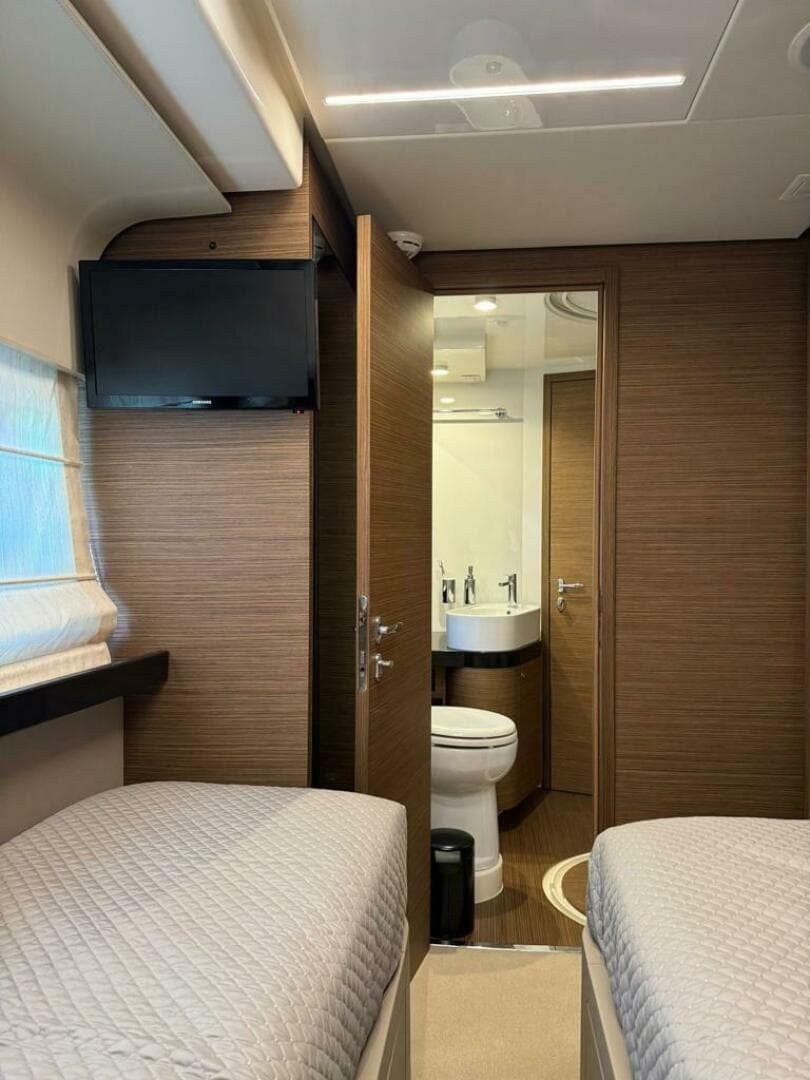 2016 Ferretti Yachts 550