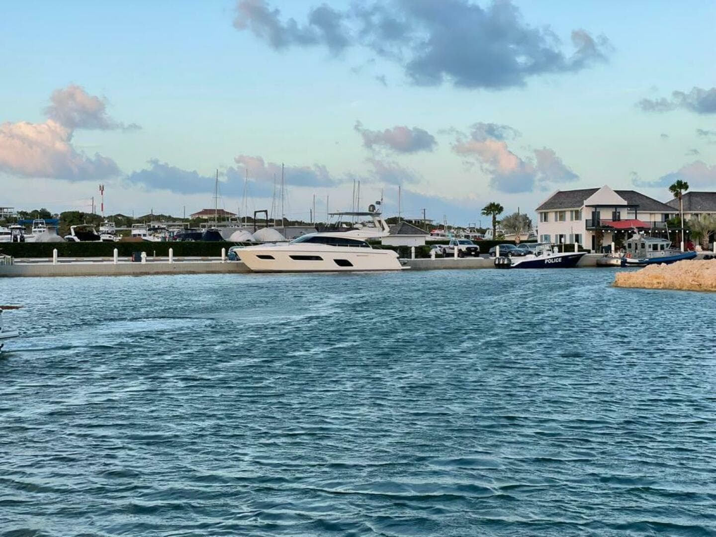 2016 Ferretti Yachts 550