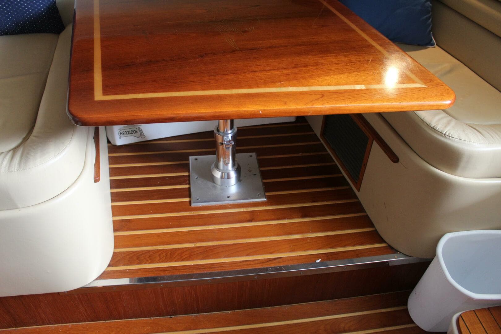 2001 Pursuit 3400 Express