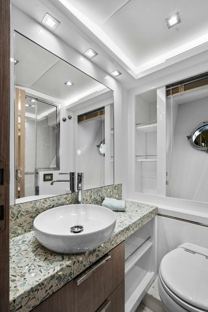 2021 Monte Carlo Yachts MCY 76 Skylounge