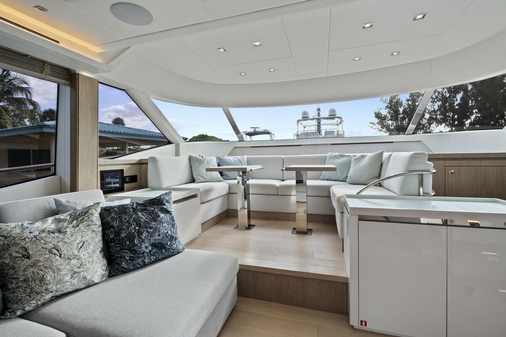 2021 Monte Carlo Yachts MCY 76 Skylounge