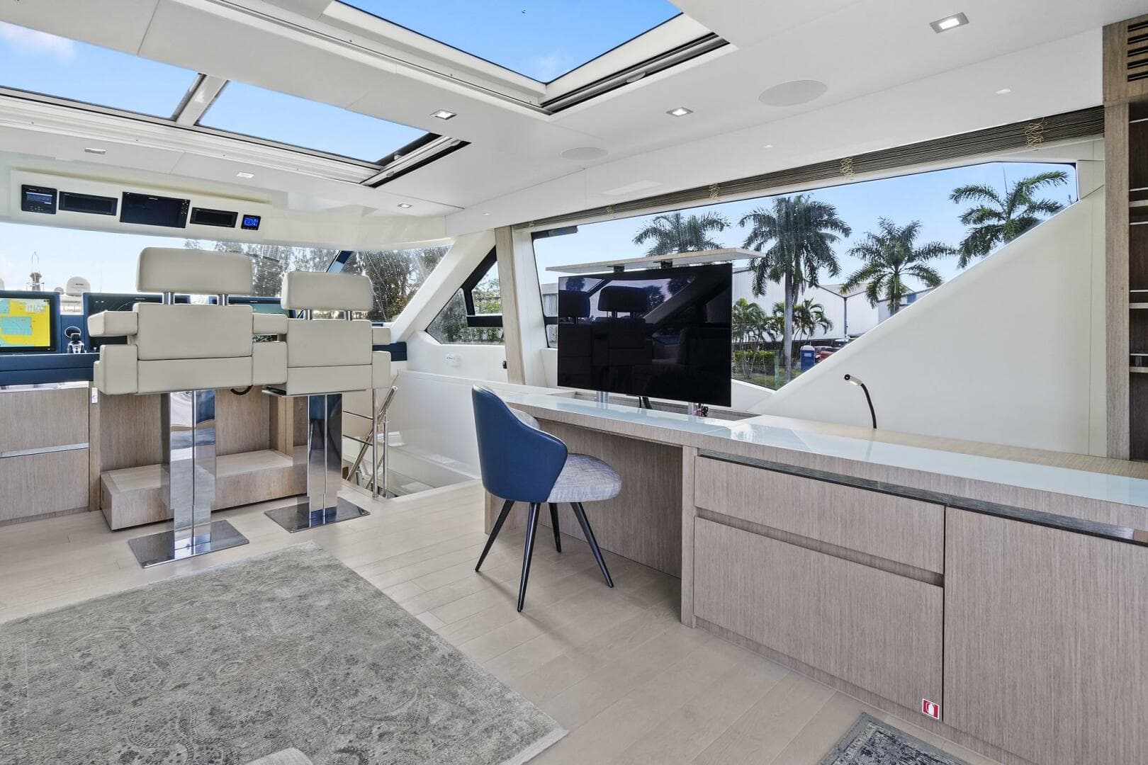 2021 Monte Carlo Yachts MCY 76 Skylounge