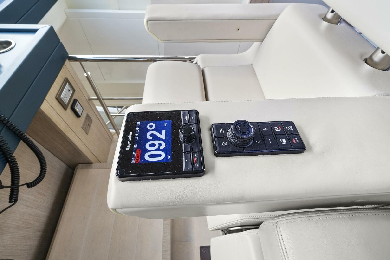 2021 Monte Carlo Yachts MCY 76 Skylounge
