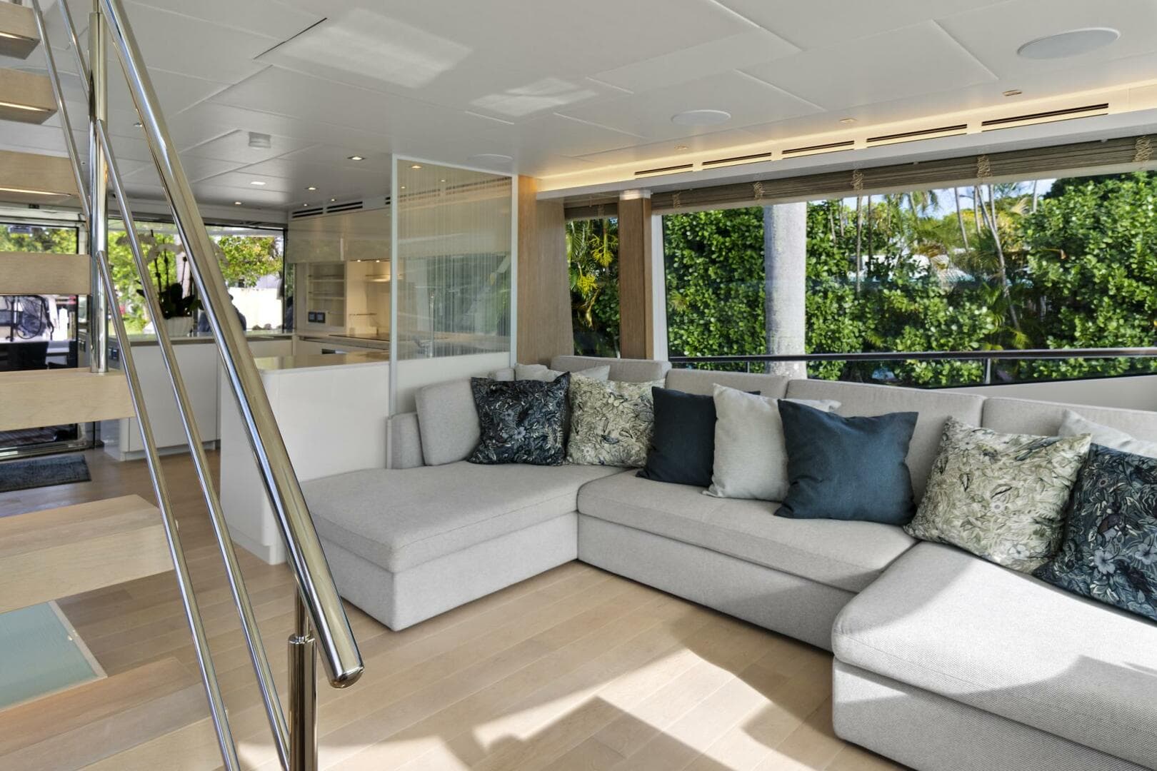 2021 Monte Carlo Yachts MCY 76 Skylounge