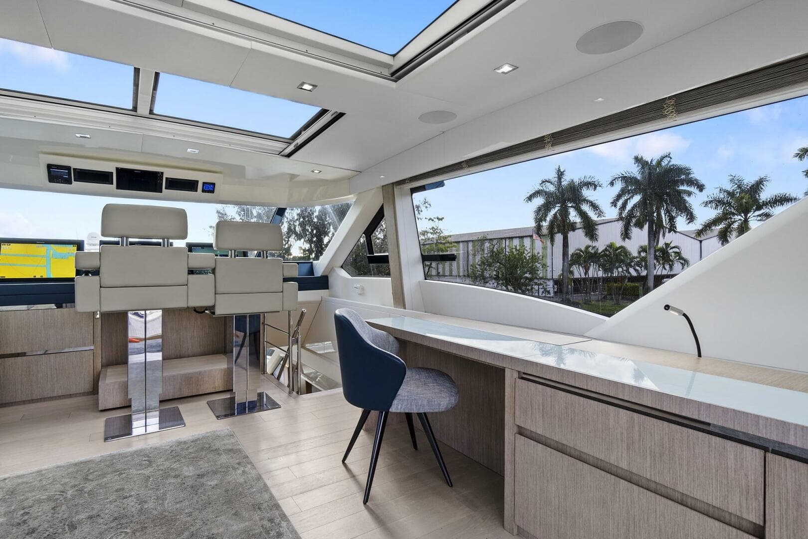 2021 Monte Carlo Yachts MCY 76 Skylounge
