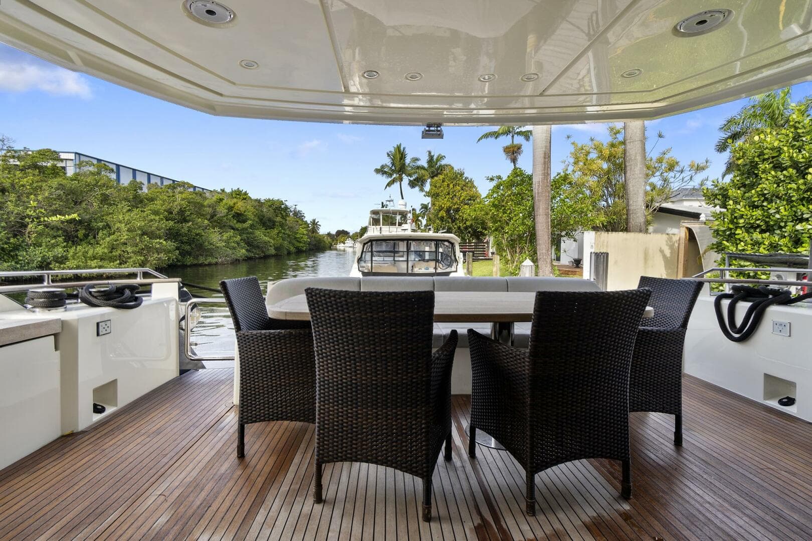 2021 Monte Carlo Yachts MCY 76 Skylounge