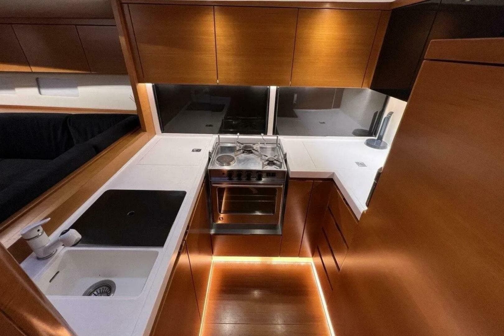 2016 Ice Yachts 62