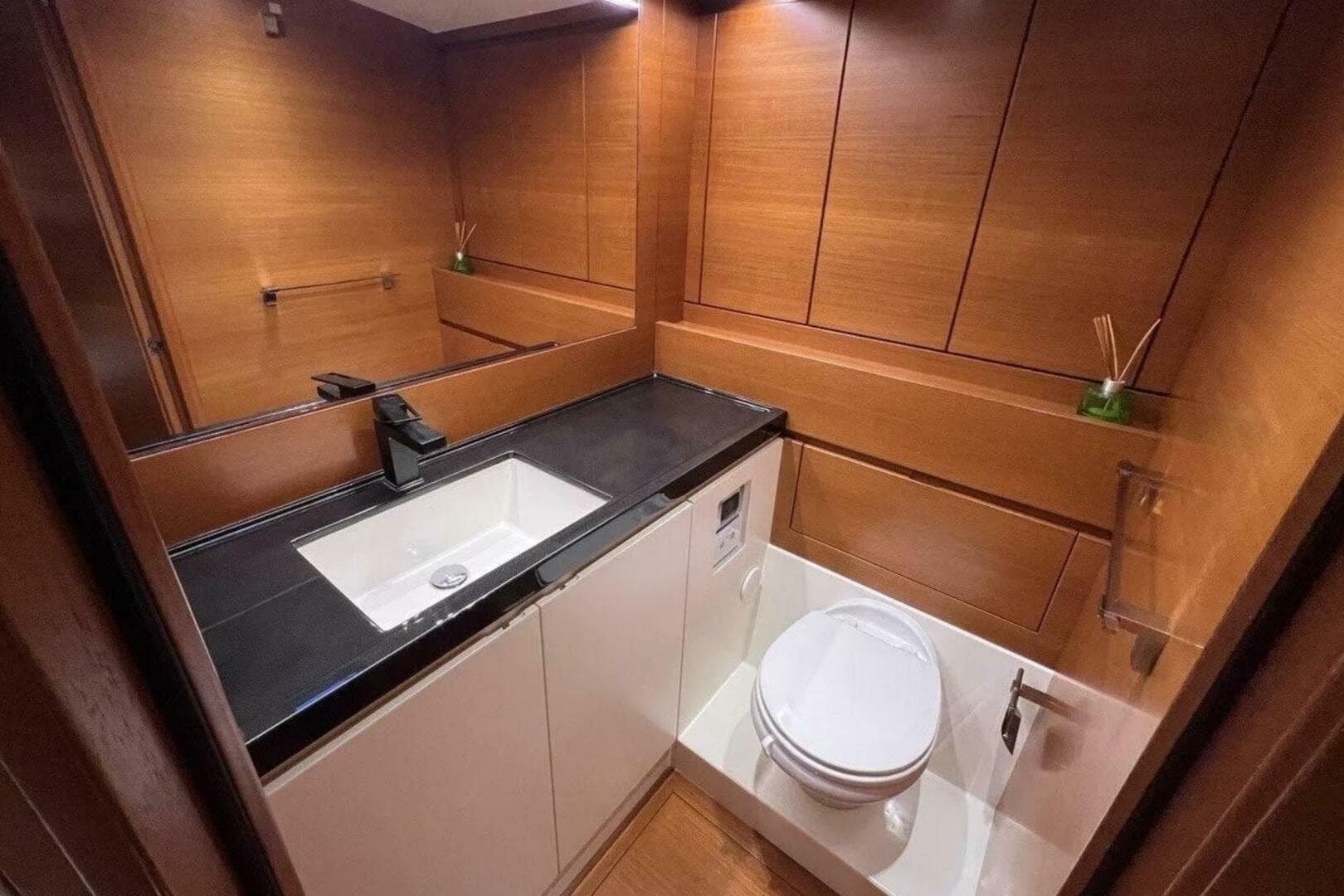 2016 Ice Yachts 62