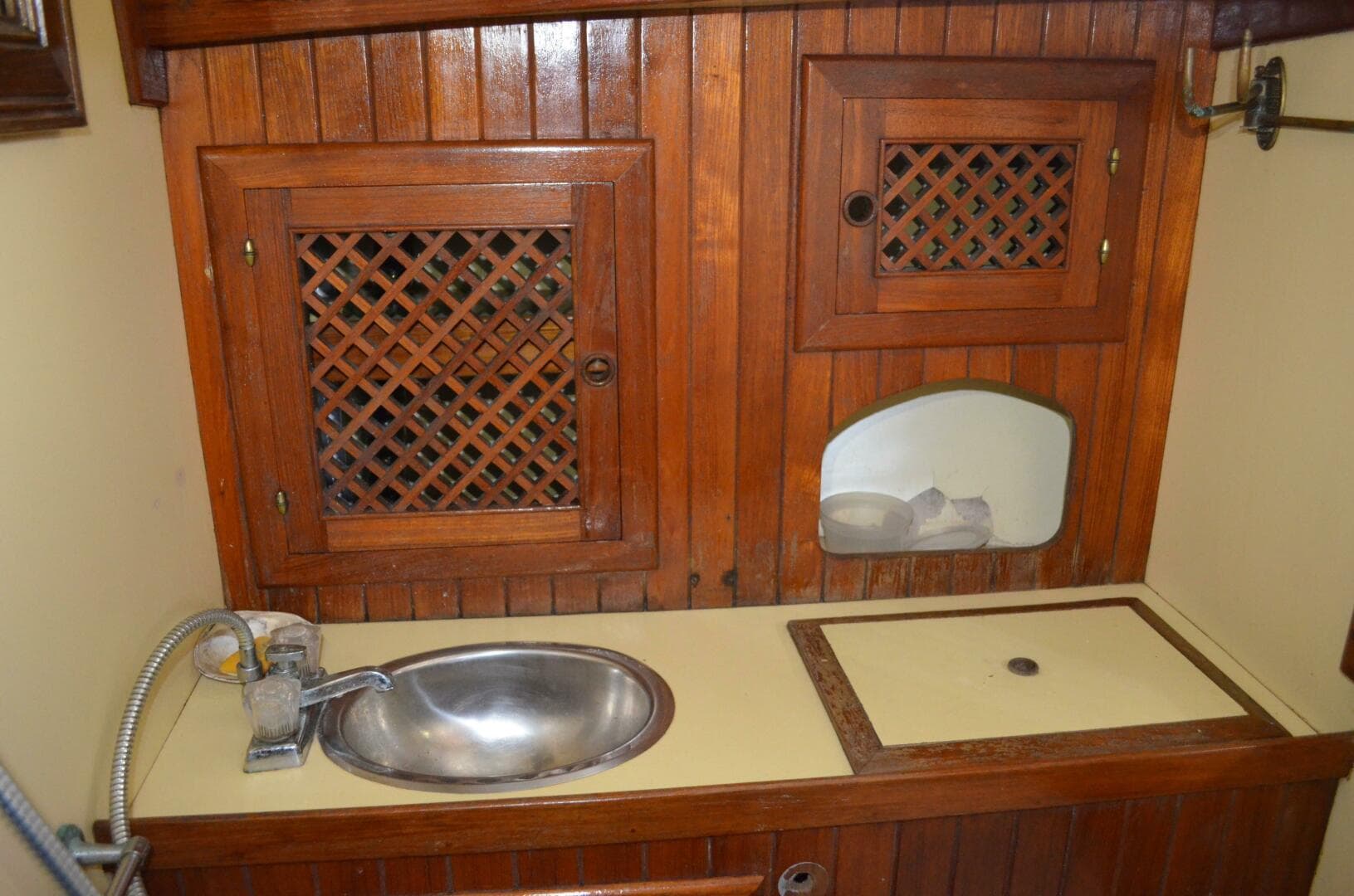 1982 Young Sun Cutter