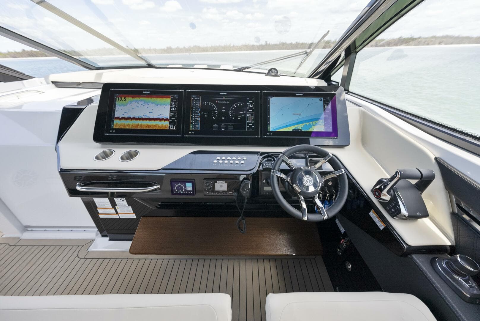 2023 Cruisers Yachts 