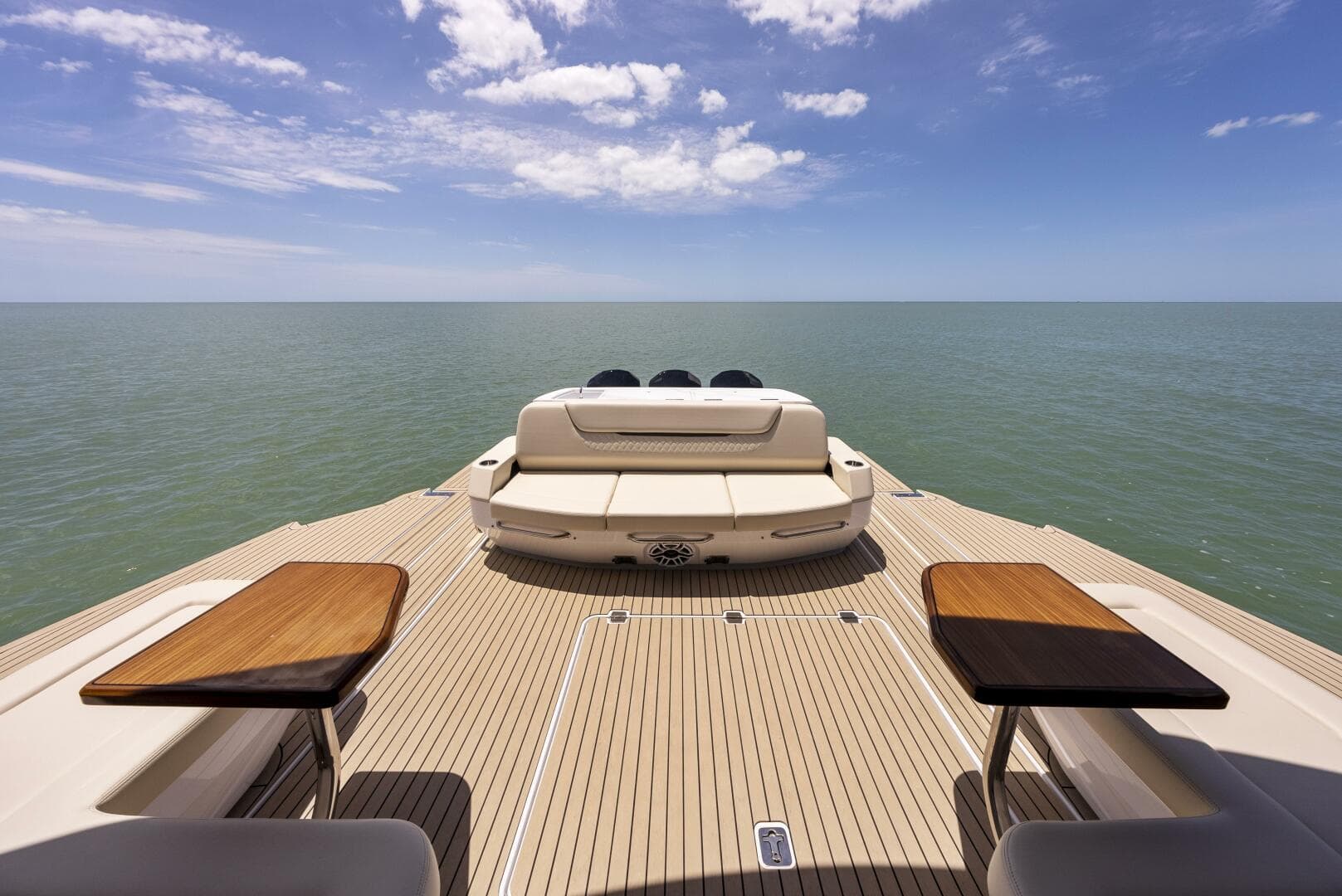 2023 Cruisers Yachts 