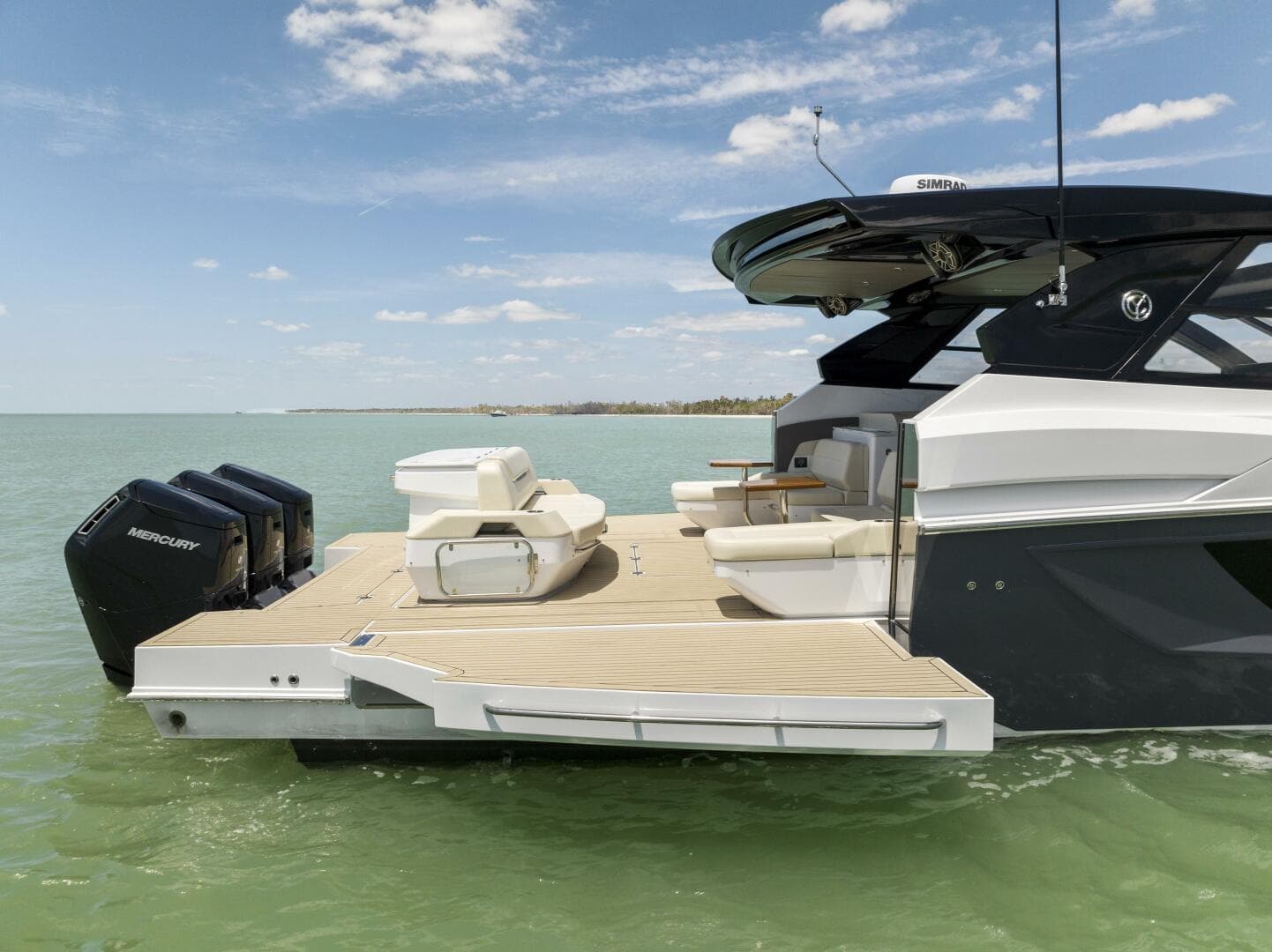 2023 Cruisers Yachts 