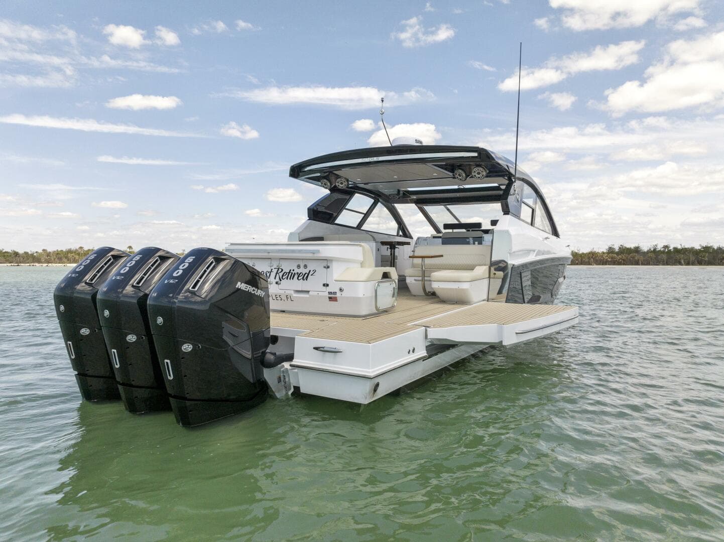 2023 Cruisers Yachts 