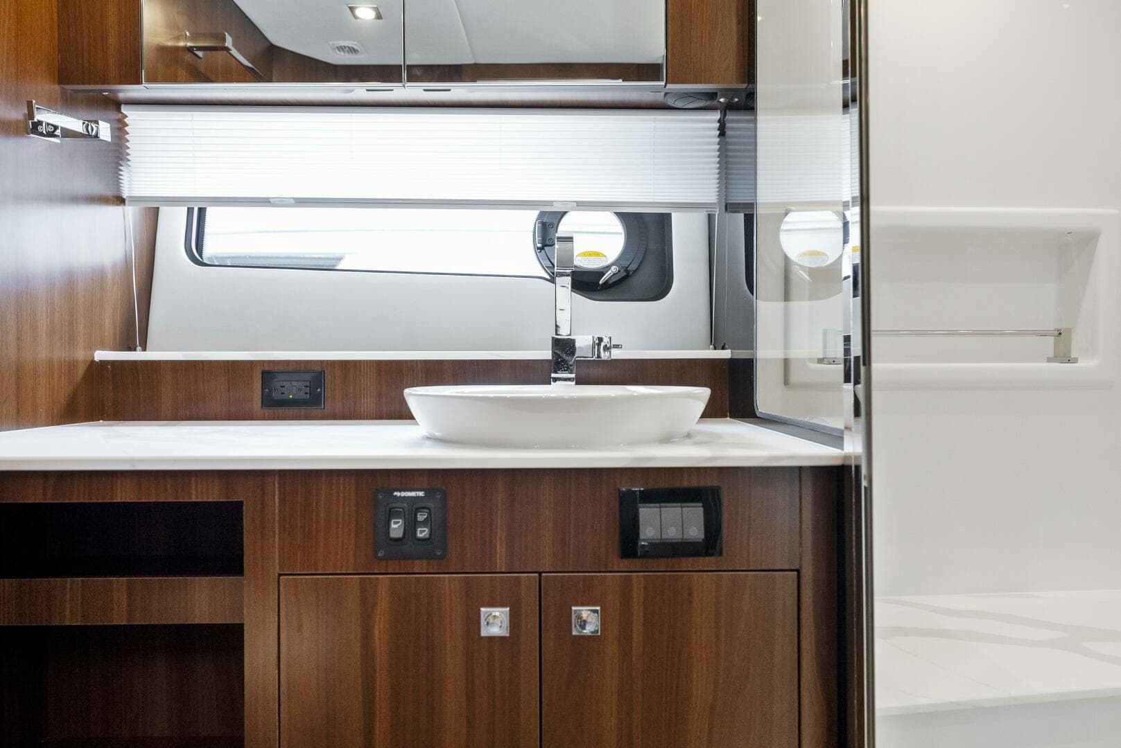 2023 Cruisers Yachts 