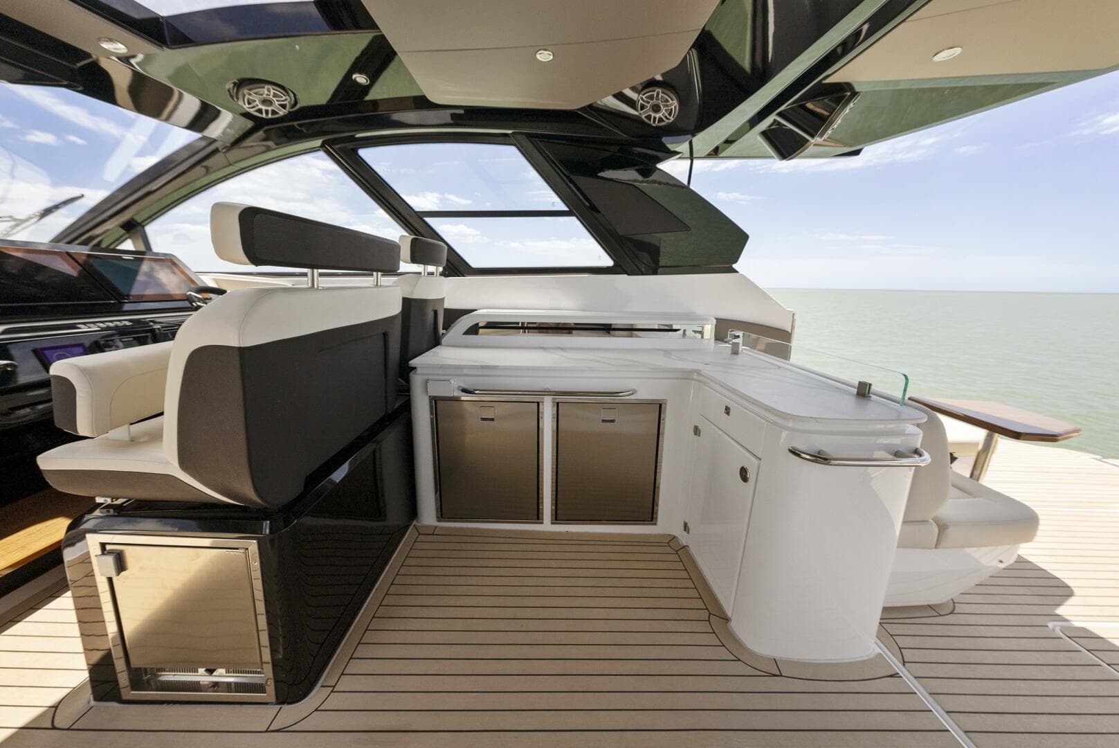 2023 Cruisers Yachts 