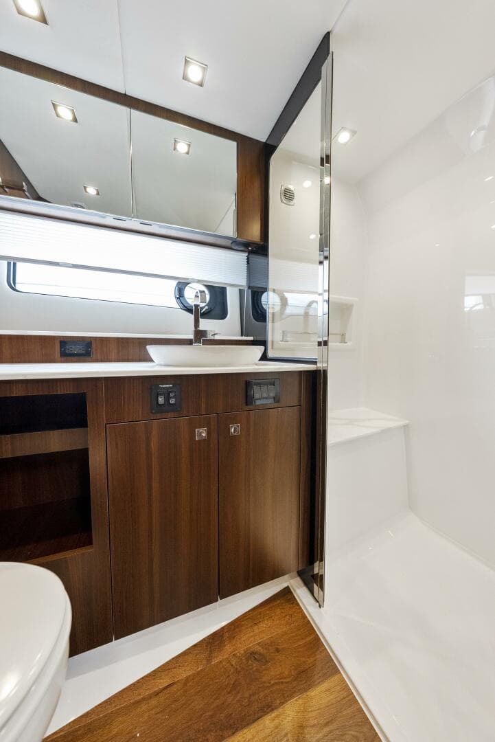 2023 Cruisers Yachts 