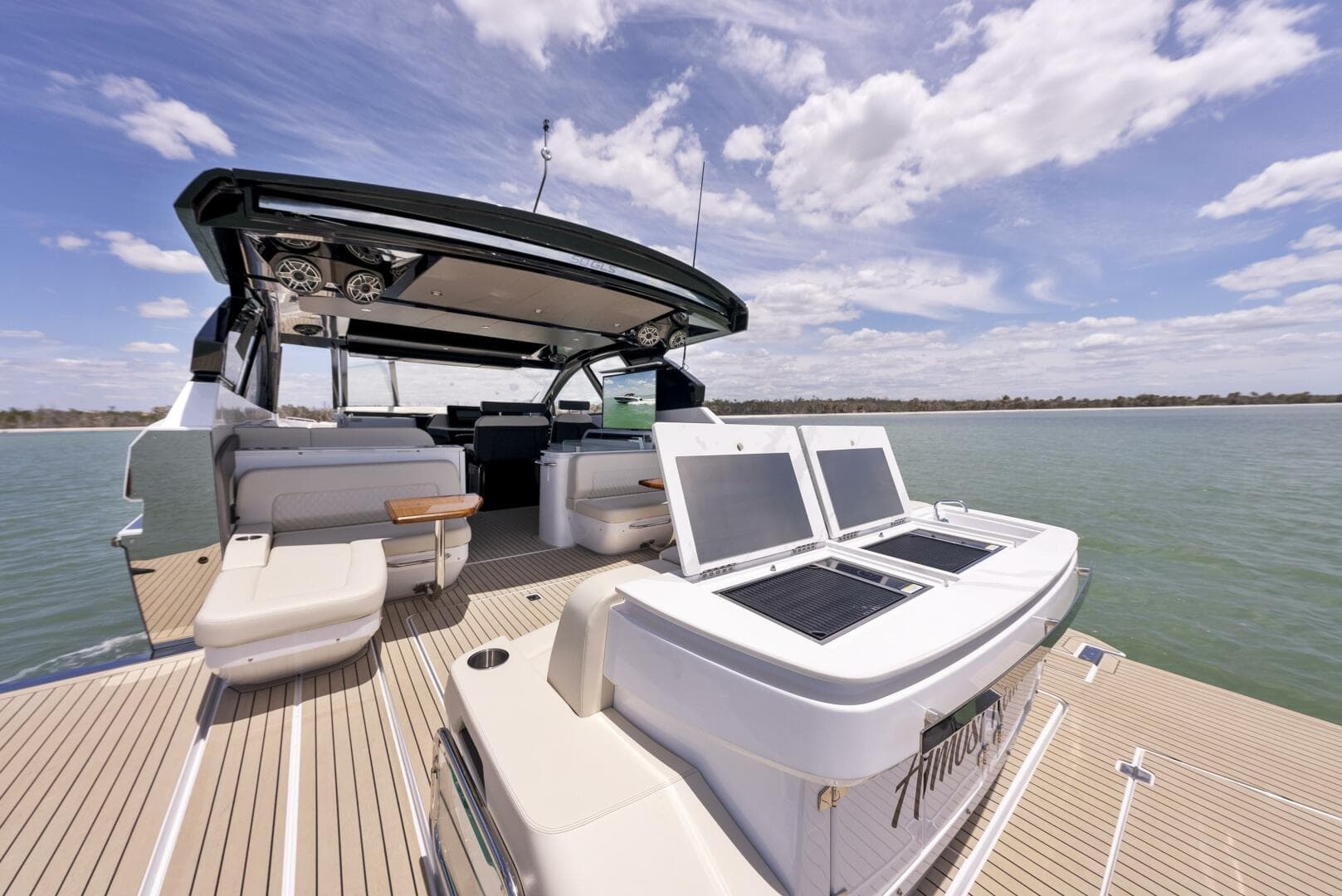 2023 Cruisers Yachts 